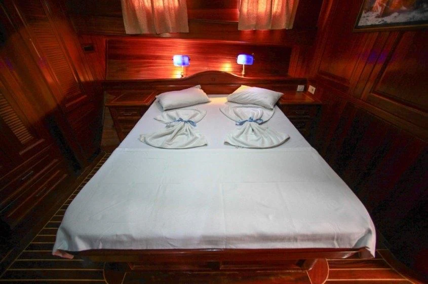 a bed with white sheets aboard DREAMLAND Yacht for Sale
