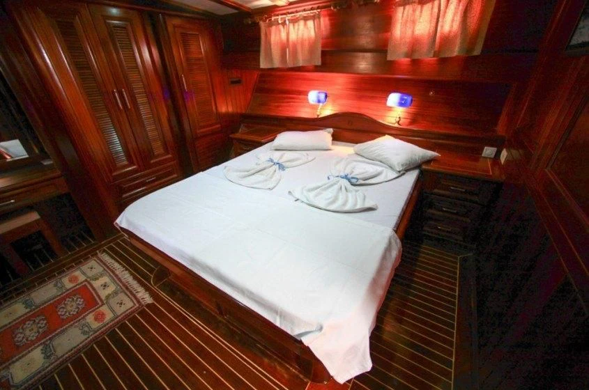 a bed with white sheets aboard DREAMLAND Yacht for Sale
