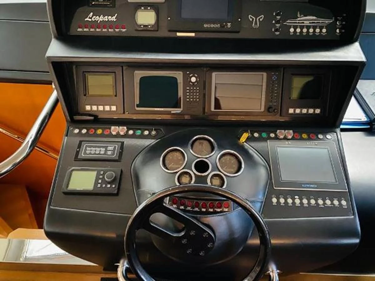 a close-up of a radio aboard 2008 ARNO LEOPARD Yacht for Sale