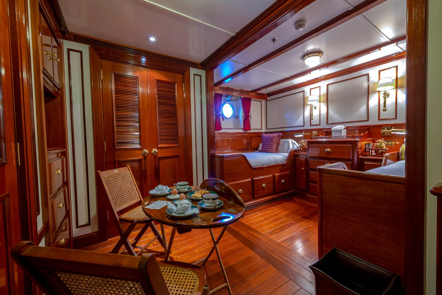 a living room with a wood floor aboard STEEL Yacht for Sale