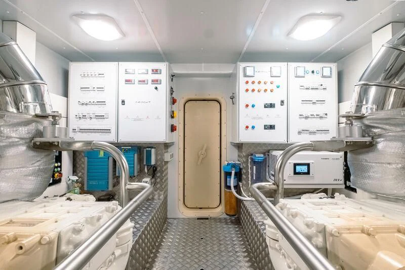 a large room with machinery aboard DIAMOND HANDS Yacht for Sale