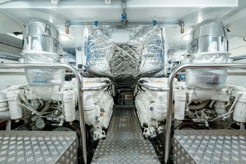 a room with several white tanks aboard DIAMOND HANDS Yacht for Sale