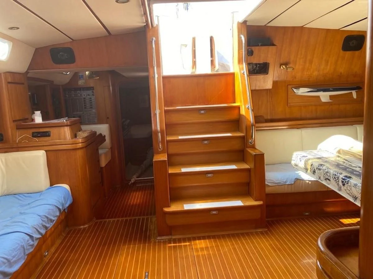 a bunk bed in a room aboard BLUE WING Yacht for Sale