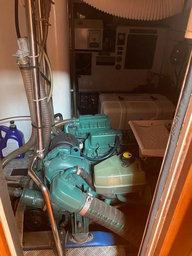 a machine with a green top aboard BLUE WING Yacht for Sale