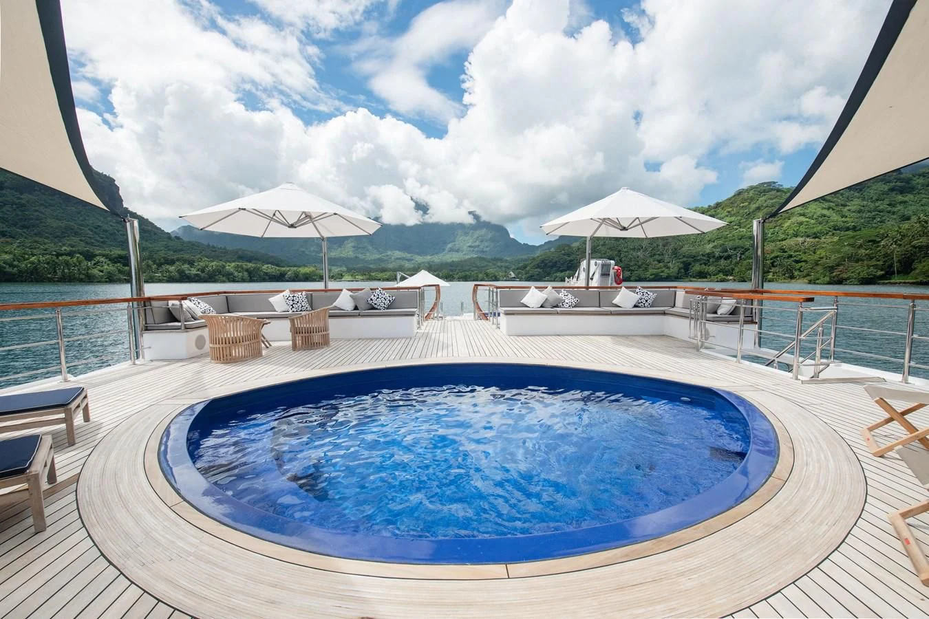 a swimming pool with umbrellas aboard LATITUDE Yacht for Sale