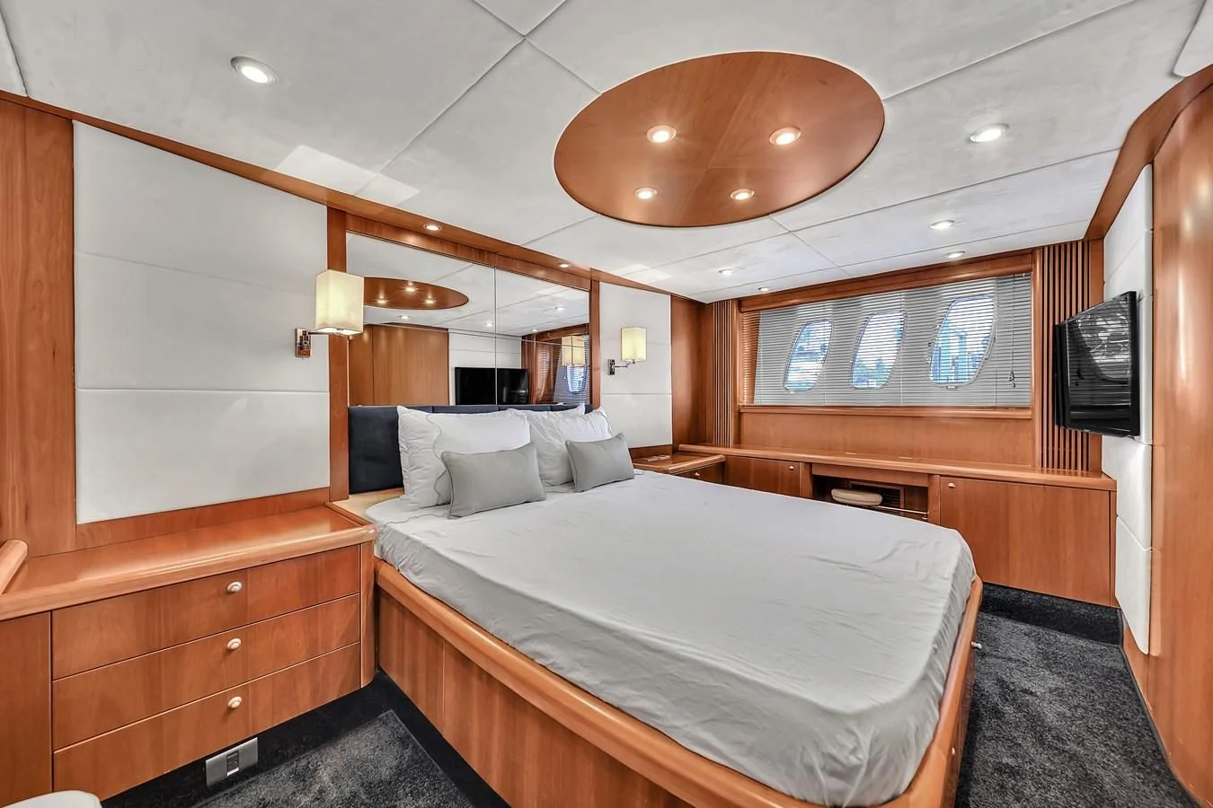 a room with a bed and a mirror aboard 82' SUNSEEKER PREDATOR 82 Yacht for Sale