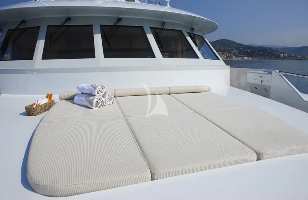 a boat with a rope tied to the front aboard KATHLEEN ANNE Yacht for Sale