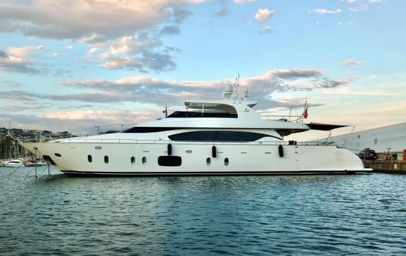 a yacht in the water aboard DADDY'S DREAM 888 Yacht for Charter