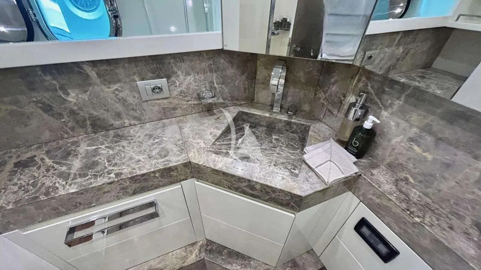 a kitchen counter top aboard DADDY'S DREAM 888 Yacht for Charter