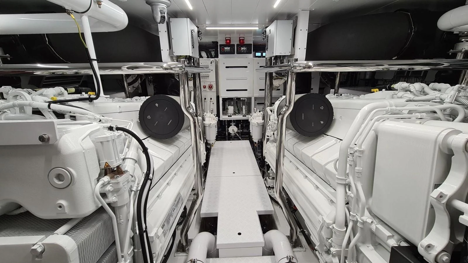 a room with white machines aboard 2021 SANLORENZO SD96 #95 Yacht for Sale