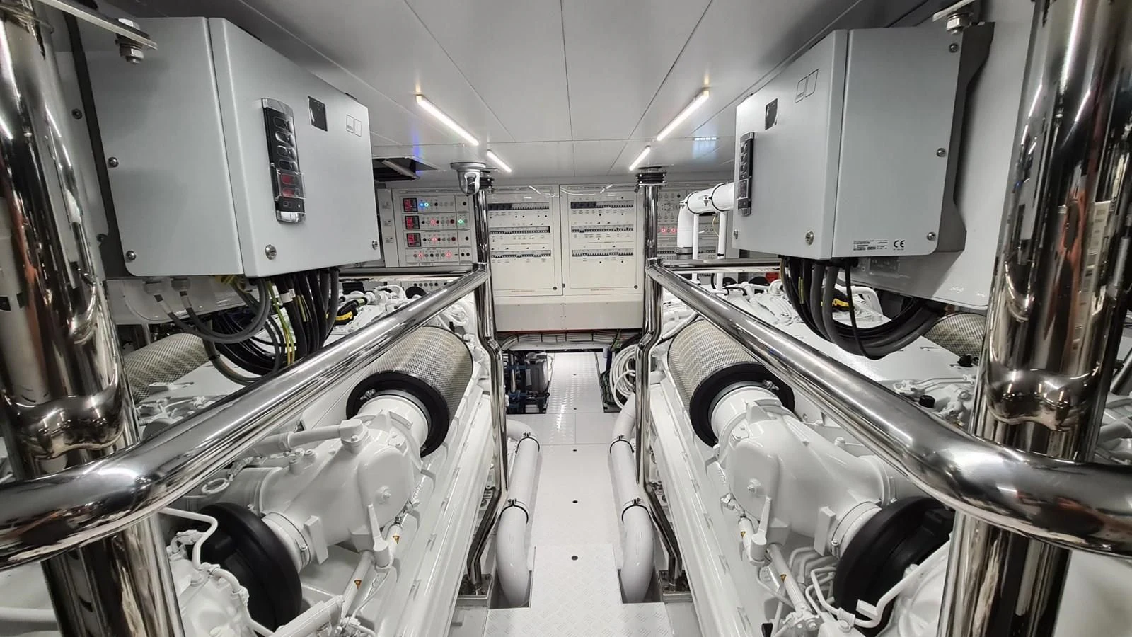 a room with machinery aboard 2021 SANLORENZO SD96 #95 Yacht for Sale