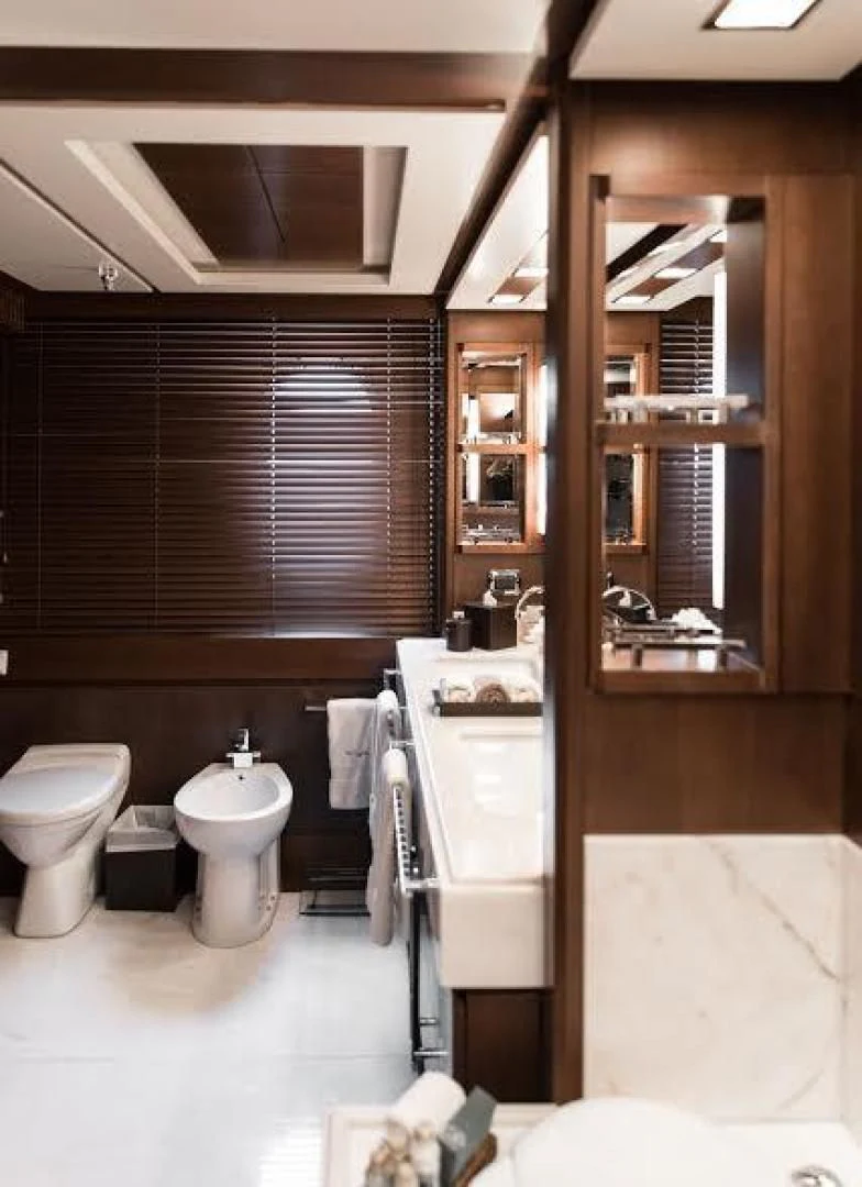 a bathroom with a toilet and a bathtub aboard TAIL LIGHTS Yacht for Sale