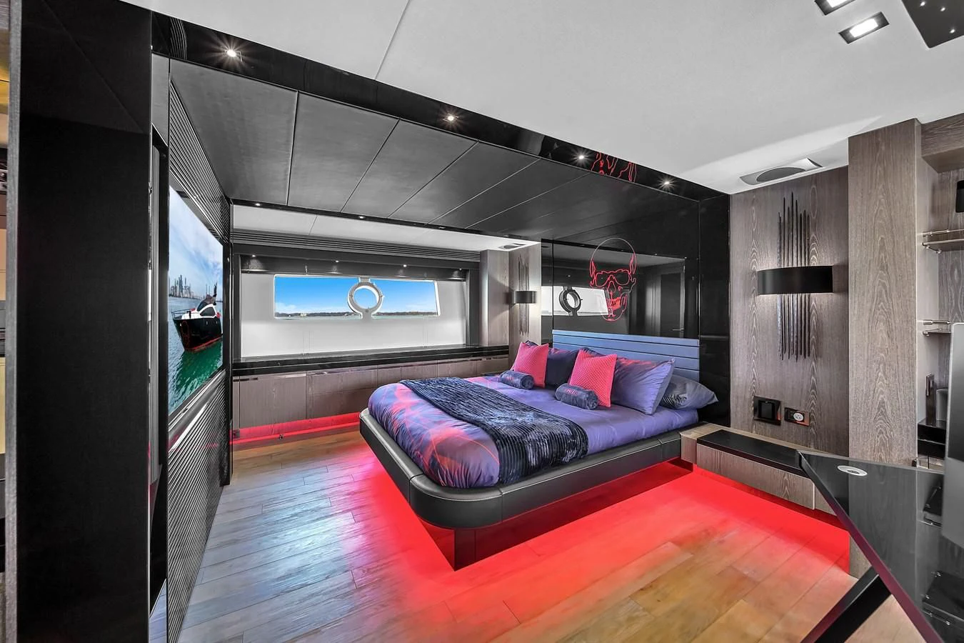 a room with a bed and a tv aboard SUNSEEKER 115 SPORT YACHT Yacht for Sale