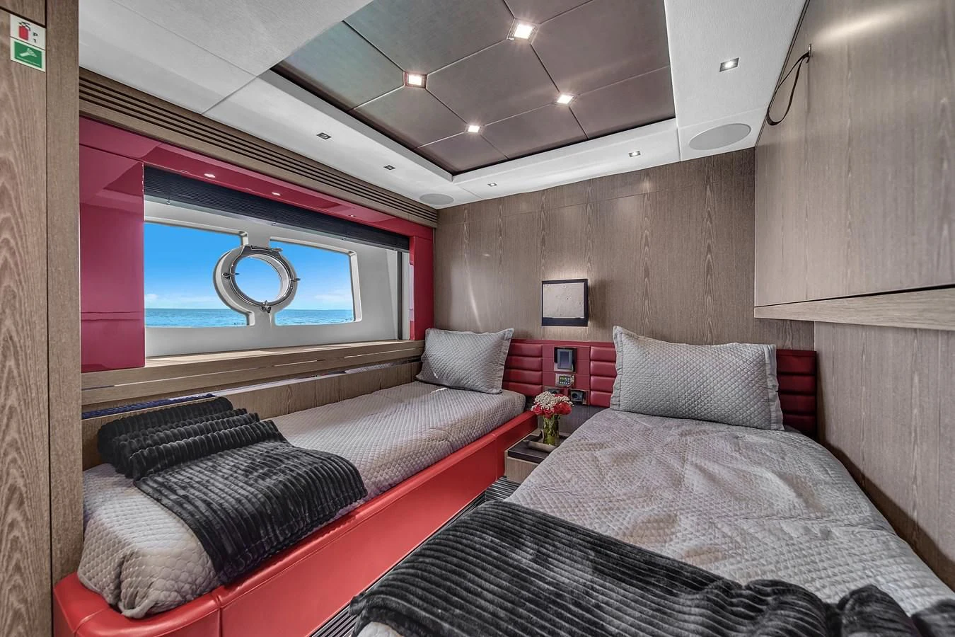 a room with a bed and a tv aboard SUNSEEKER 115 SPORT YACHT Yacht for Sale