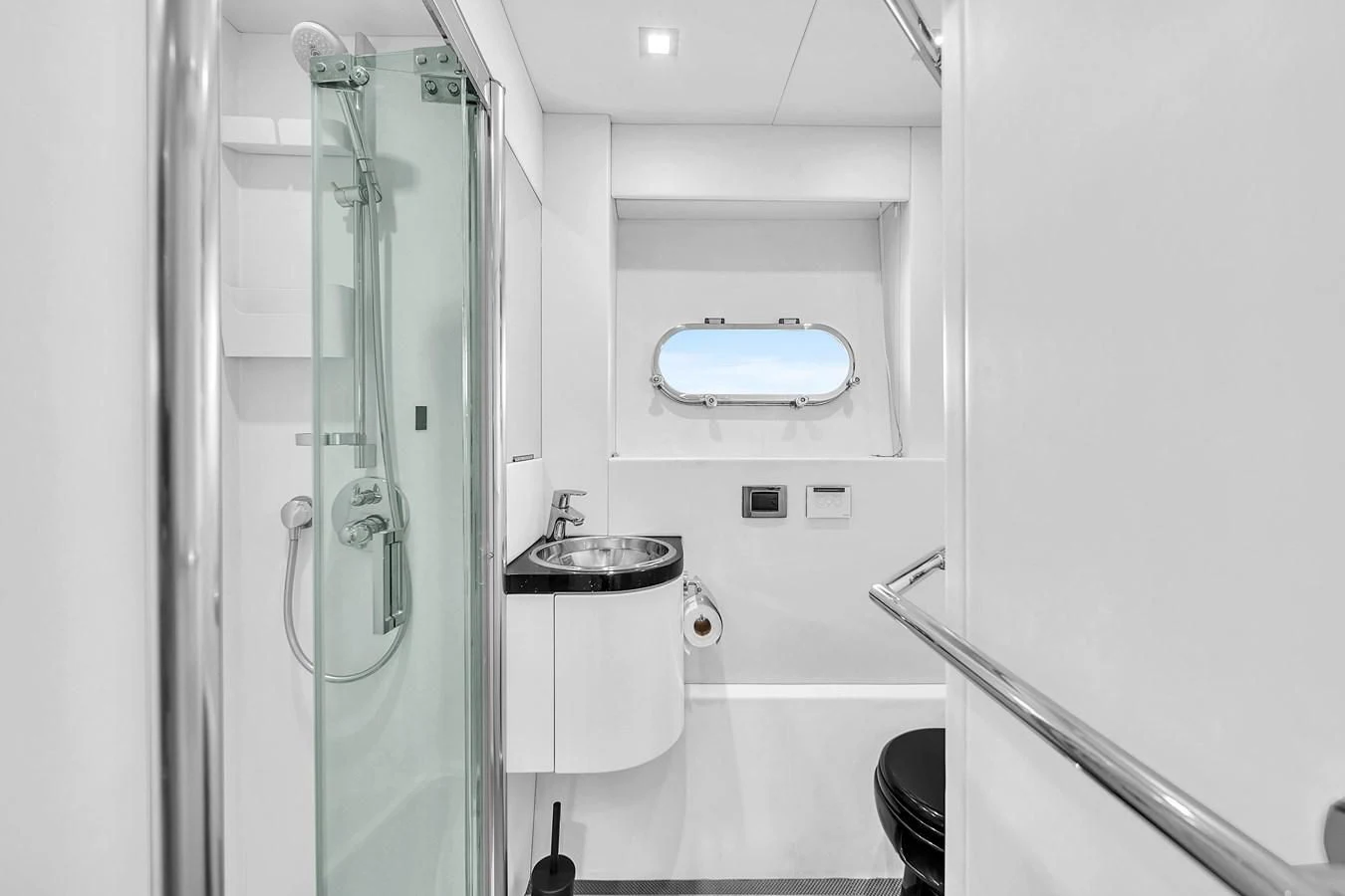 a hospital room with a bed aboard SUNSEEKER 115 SPORT YACHT Yacht for Sale