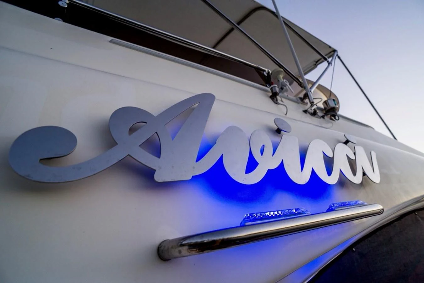 text aboard AVICCI Yacht for Sale