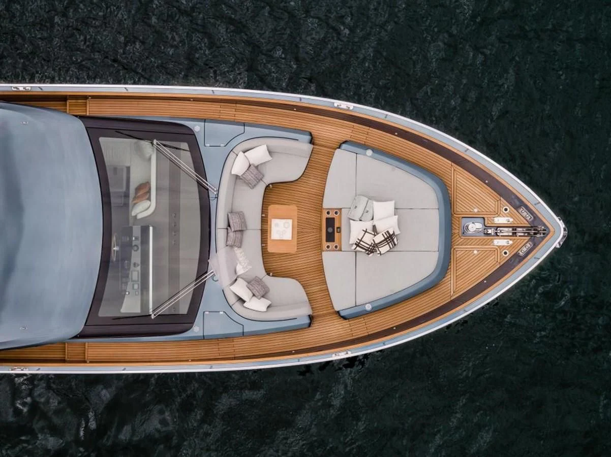 a model of a person on a plane aboard SETTANTOTTO 78 Yacht for Sale