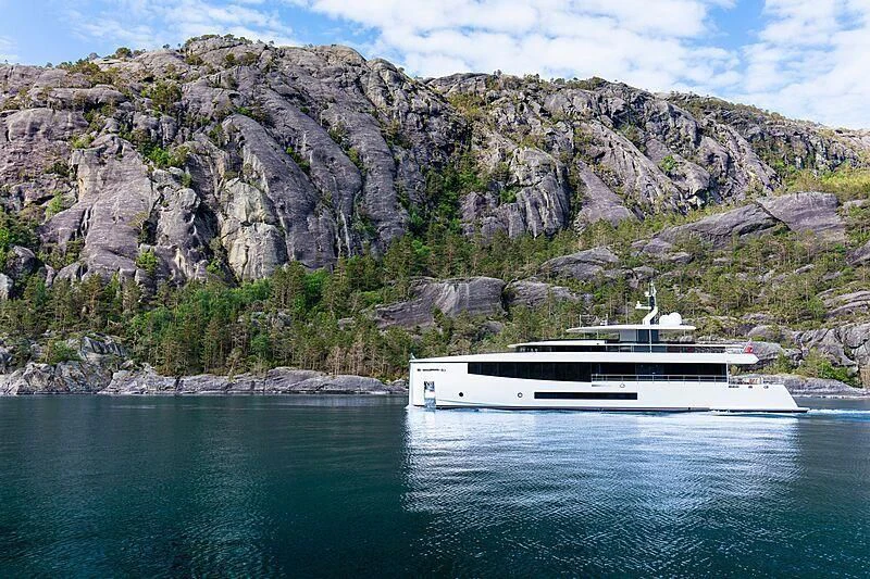 a boat in the water aboard GRAYCLIFFS Yacht for Sale