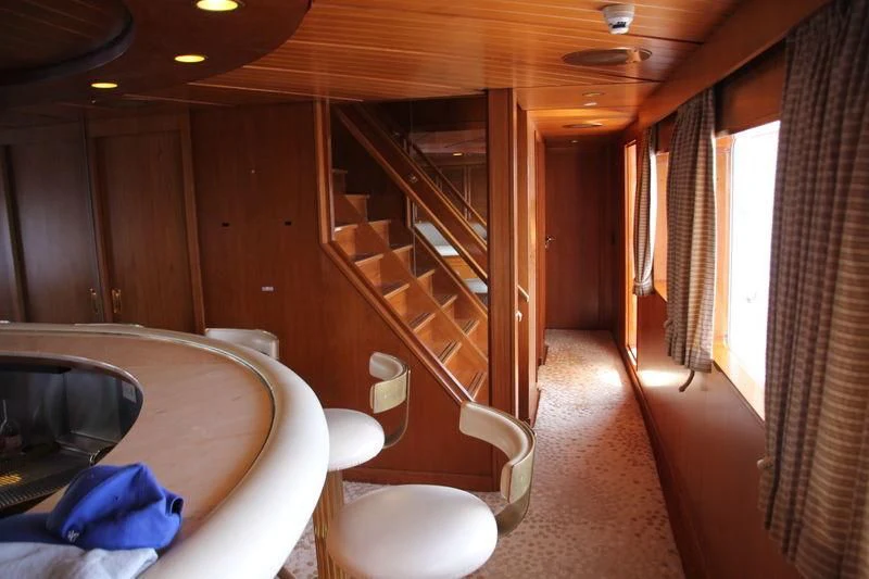 a bathroom with a tub and a ladder aboard SEAGULL OF CAYMAN Yacht for Sale