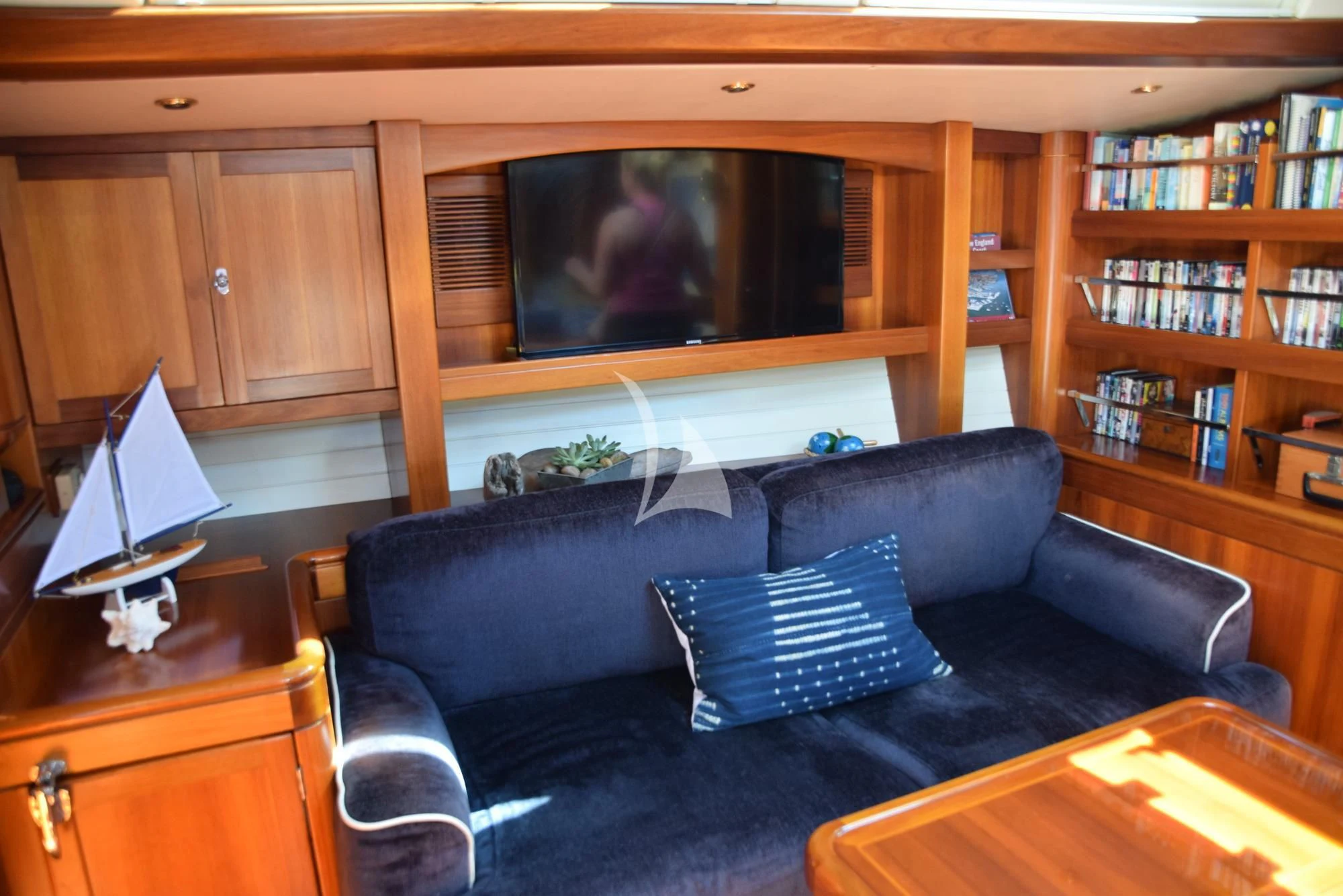 a living room with a leather couch aboard LUNA DANNS Yacht for Sale