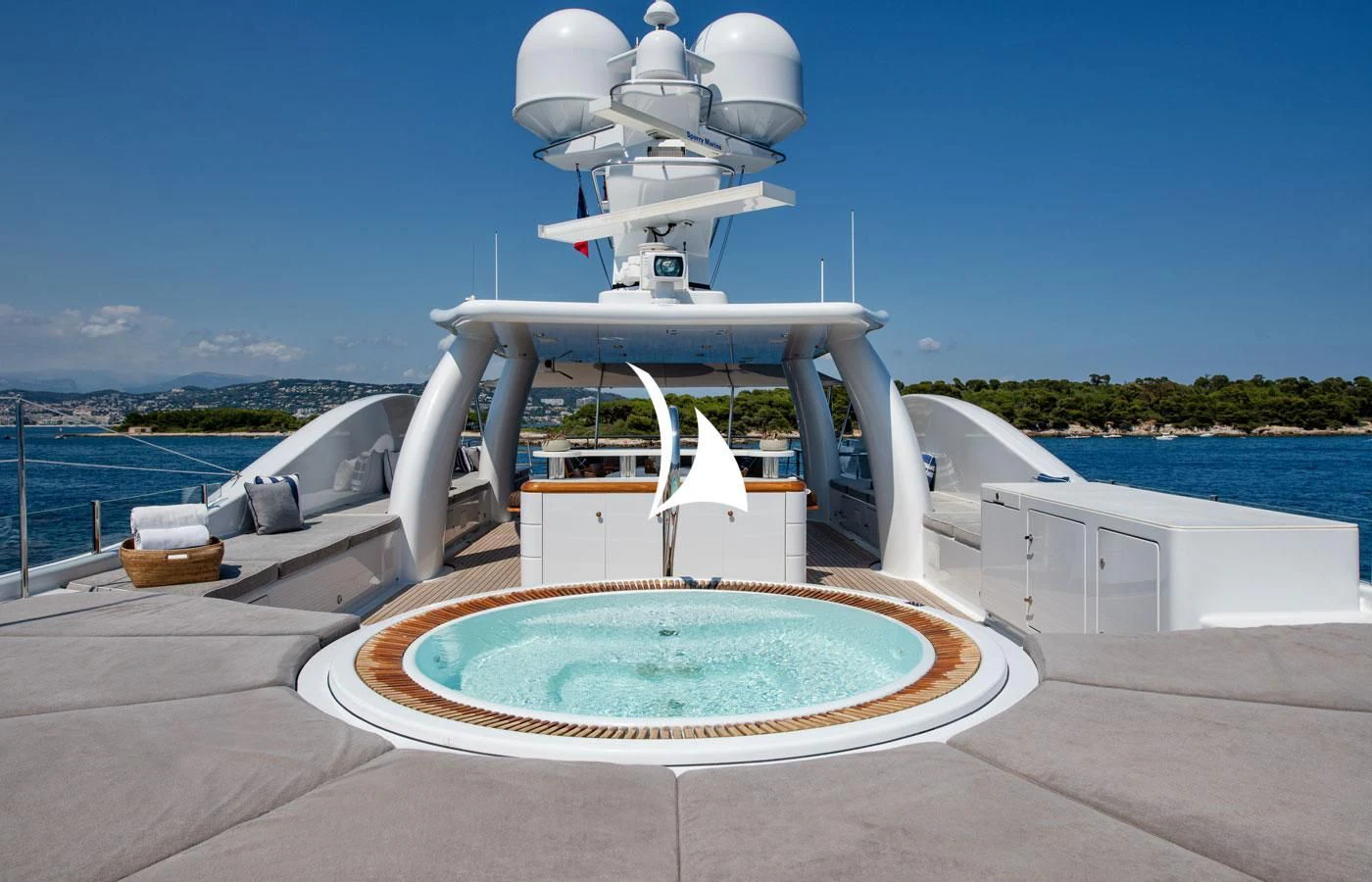 a water fountain with a water fountain aboard GRACE (YET) Yacht for Sale