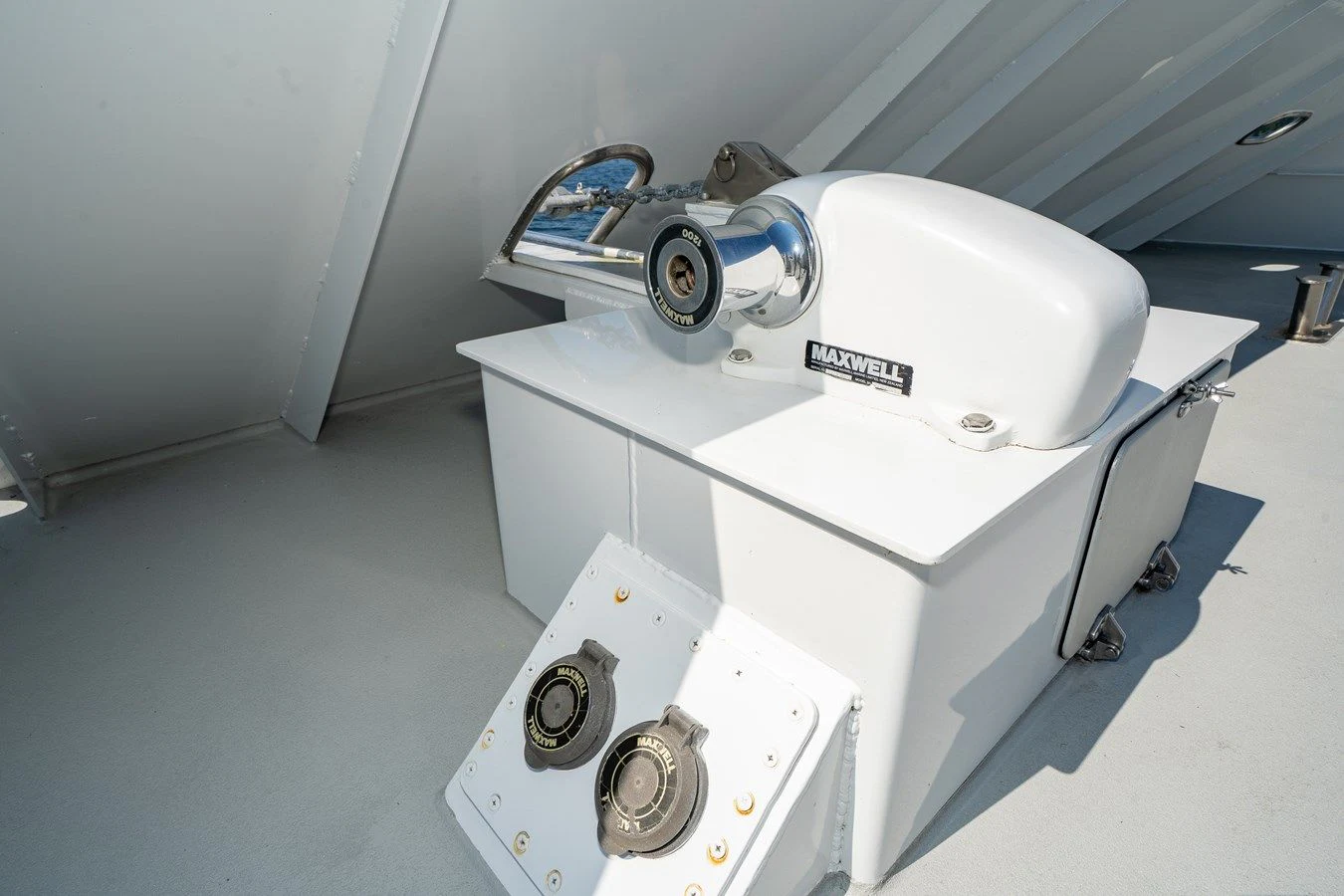a machine with a large white object on top aboard DRAGONFLY Yacht for Sale