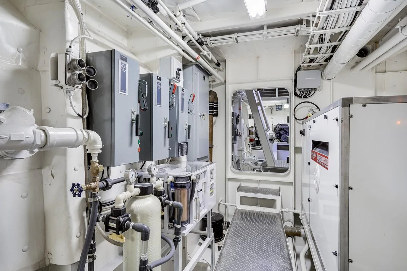 a room with machines aboard DRAGONFLY Yacht for Sale