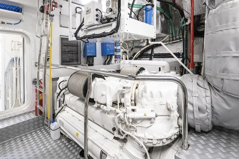 a machine with white tubes aboard AFTER 8 II Yacht for Sale