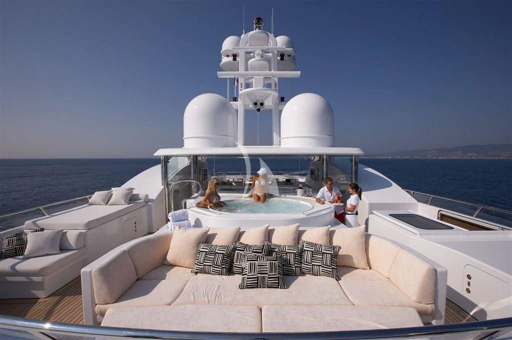 a group of people on a boat aboard HURRICANE RUN Yacht for Charter