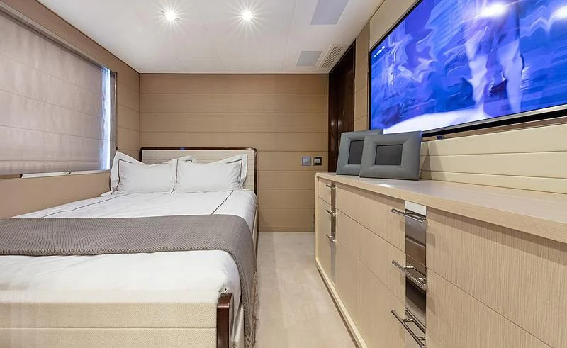 a room with a bed and a tv aboard MONT-AL LAWZ Yacht for Sale