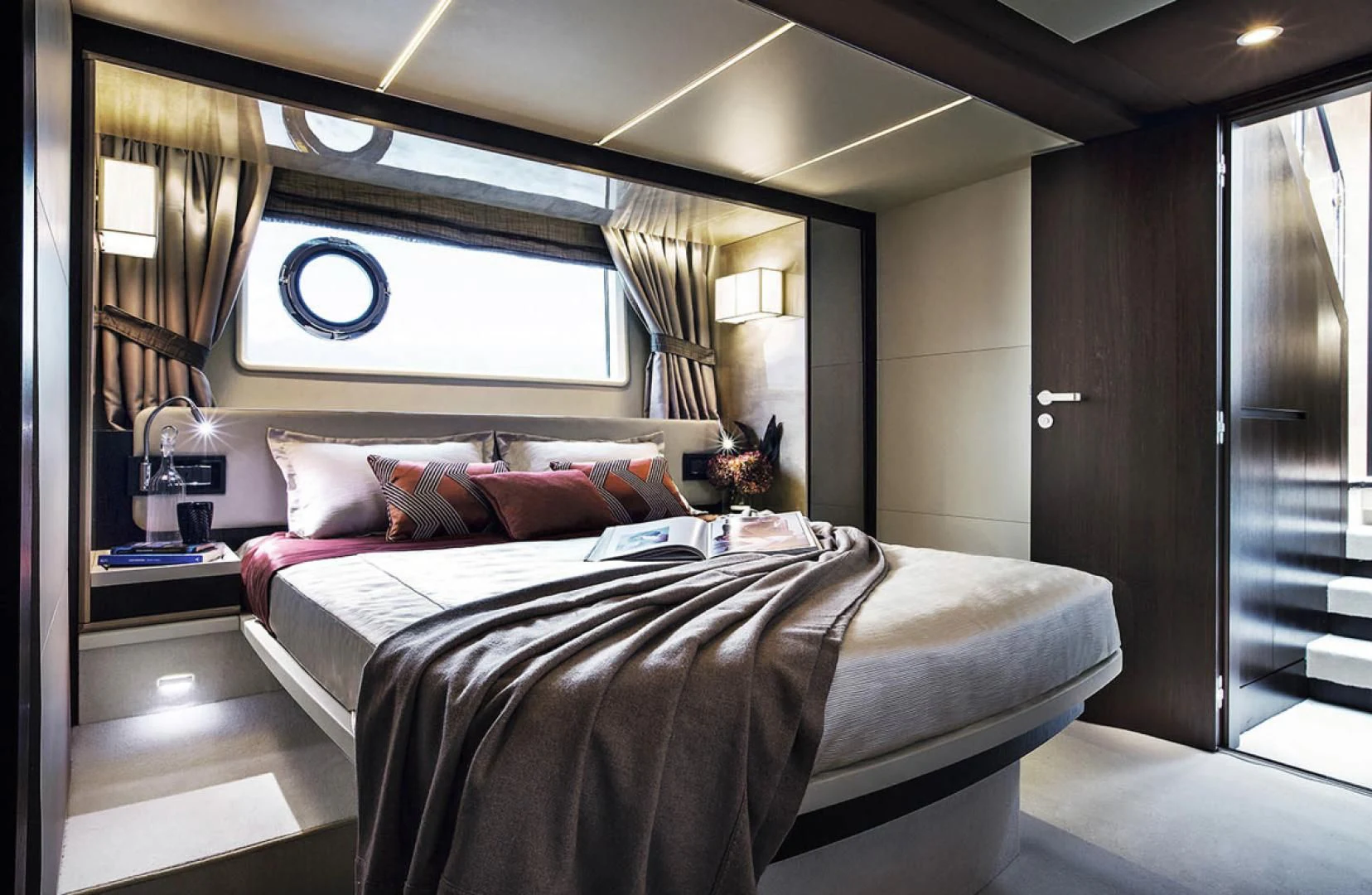 a hotel room with a bed aboard CERULEAN Yacht for Sale