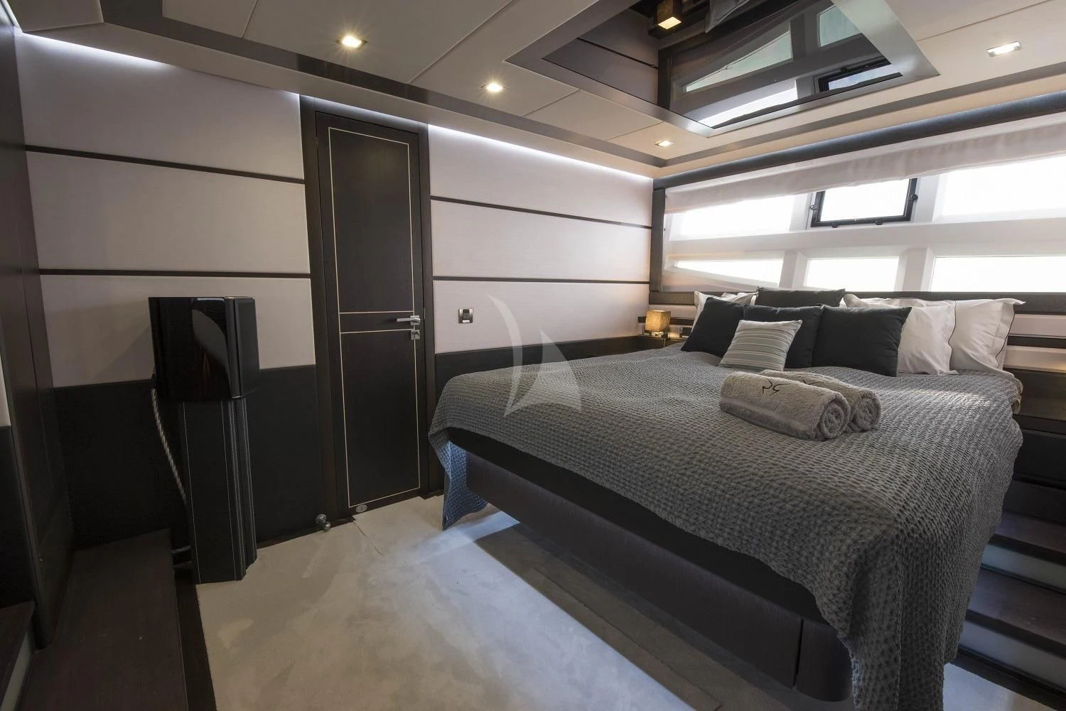 a room with a bed and a desk aboard MORRIGAN Yacht for Sale