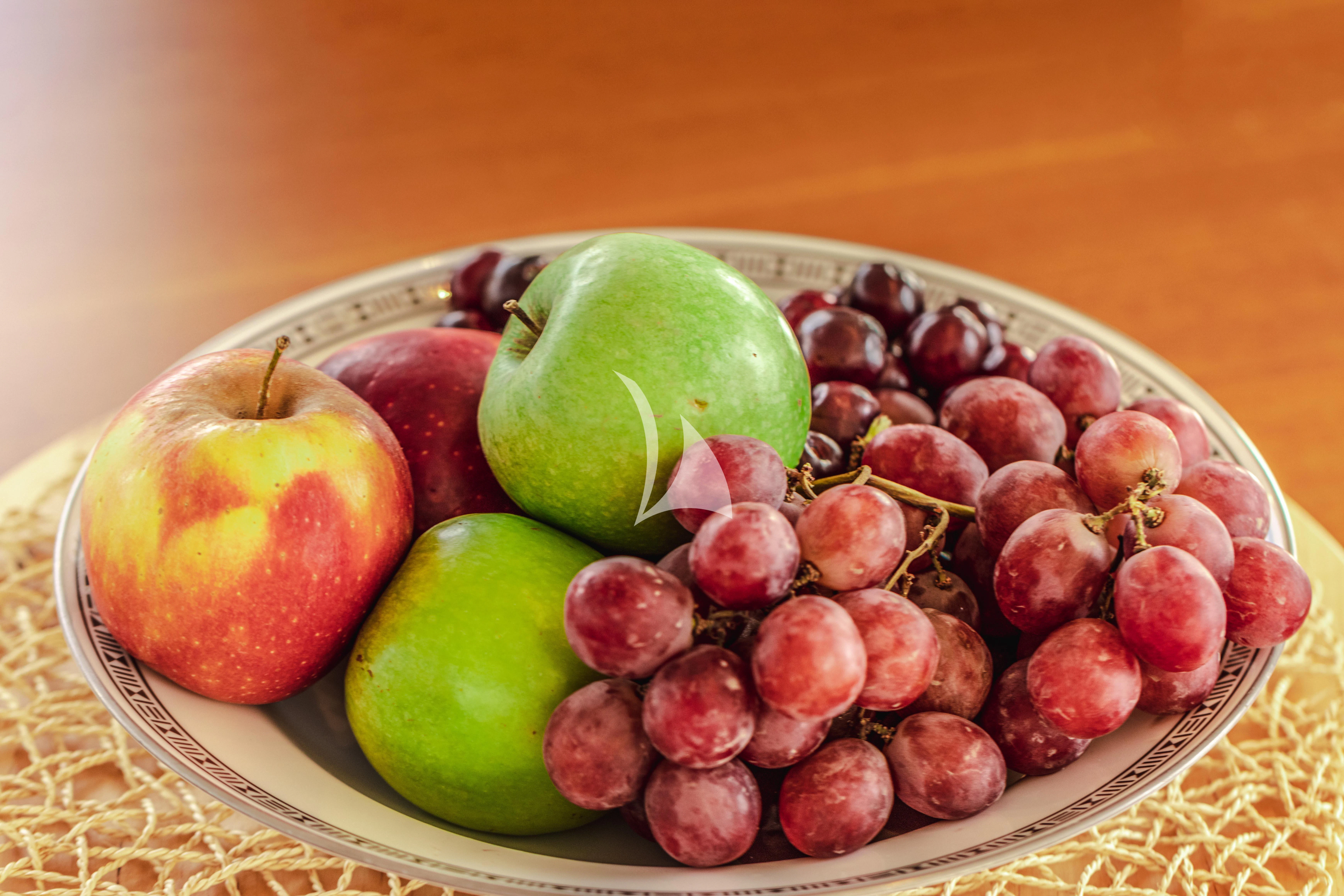 a plate of grapes and an apple aboard CHURRI Yacht for Sale