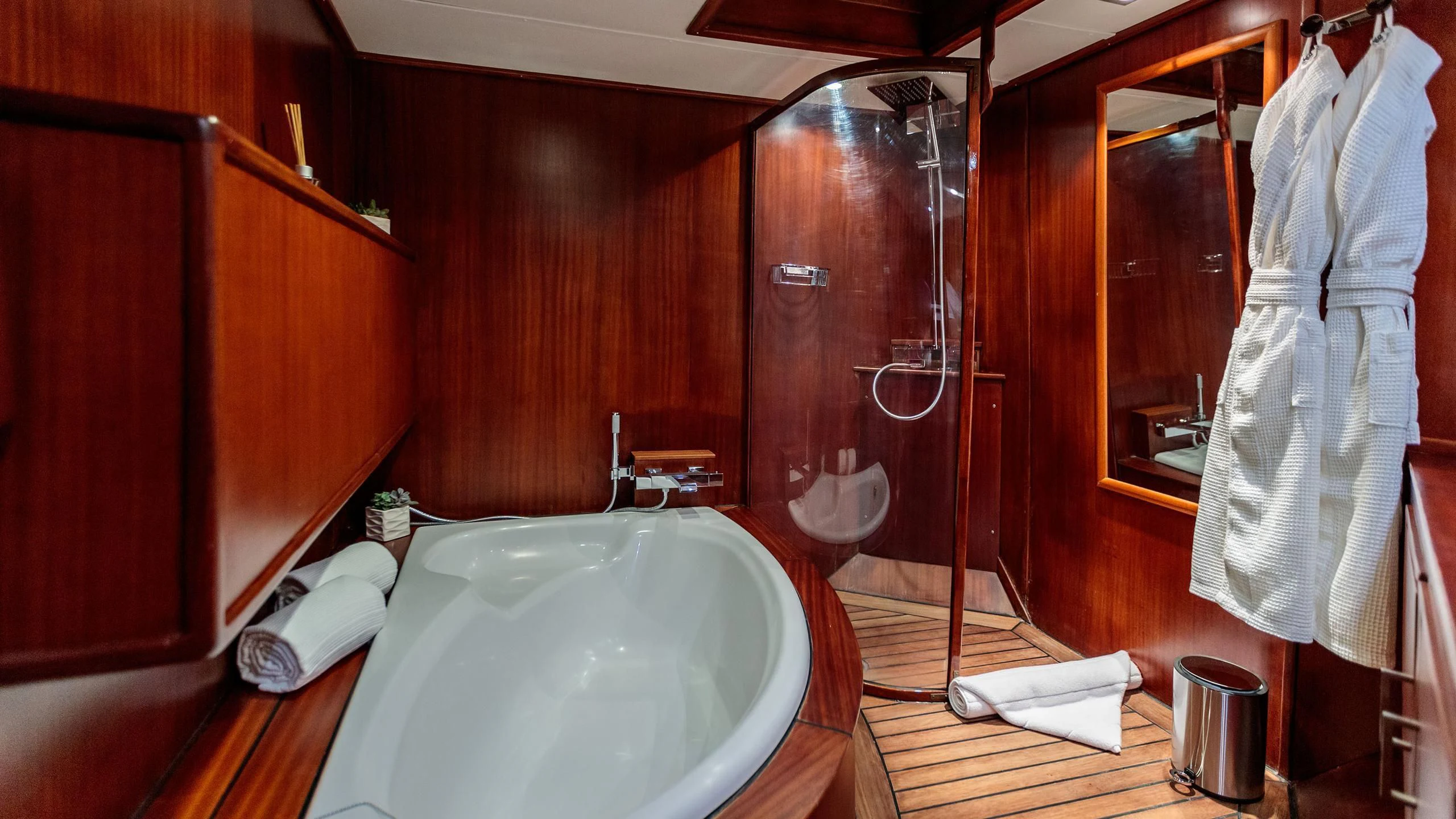a bathroom with a large tub aboard VITA DOLCE Yacht for Sale