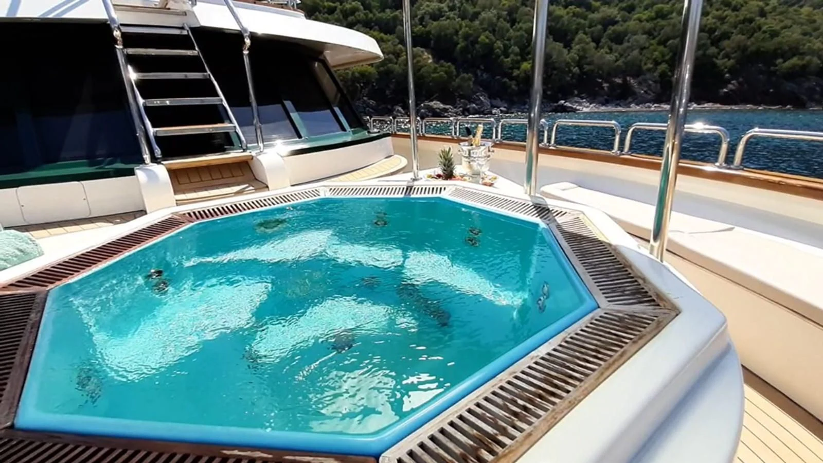a swimming pool on a boat aboard FORTY LOVE Yacht for Charter