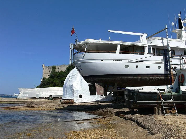a boat on a beach aboard LADY JERSEY Yacht for Charter