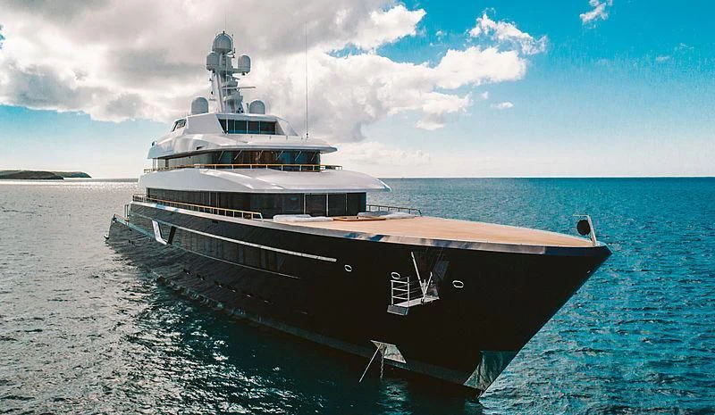 a large ship on the beach aboard LONIAN Yacht for Sale