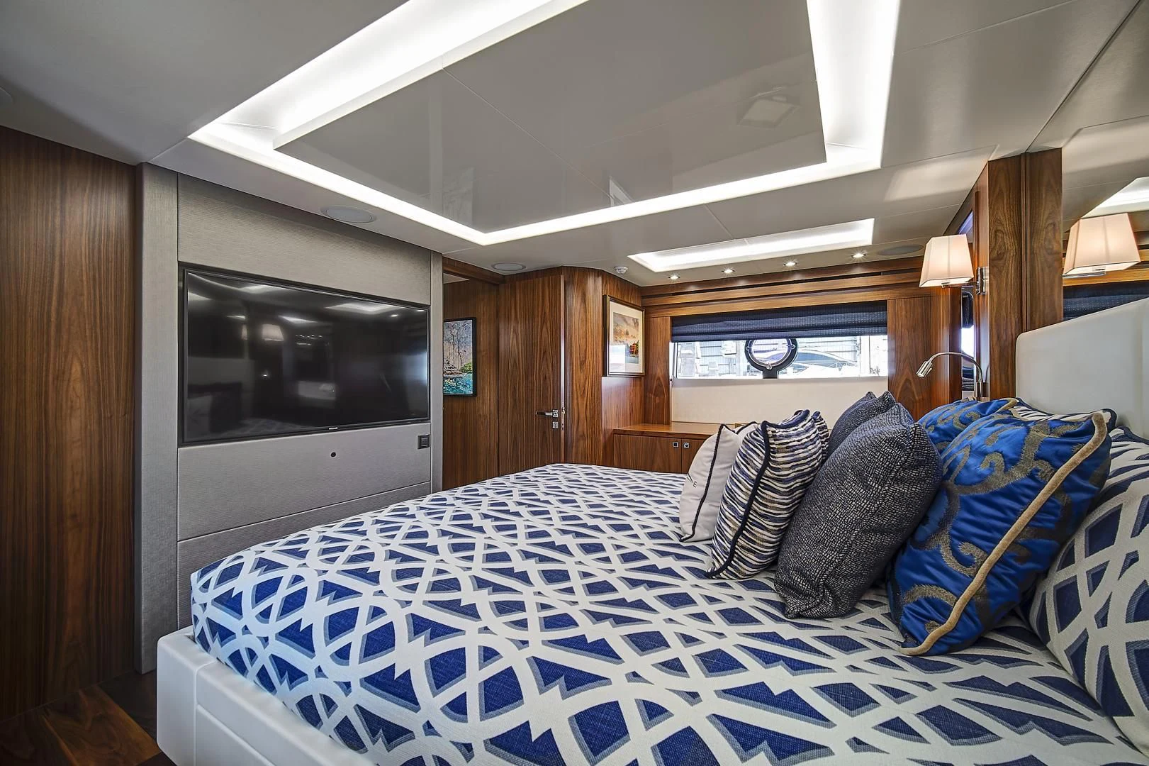a bed with blue and white sheets aboard 'S NOON SOMEWHERE Yacht for Sale