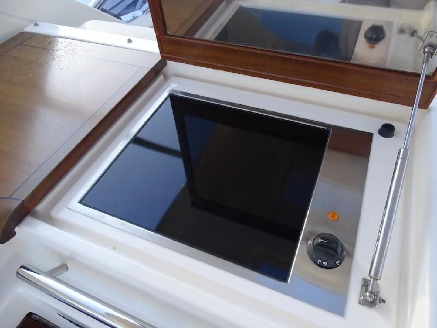 a white microwave oven aboard EXIMIUS Yacht for Sale