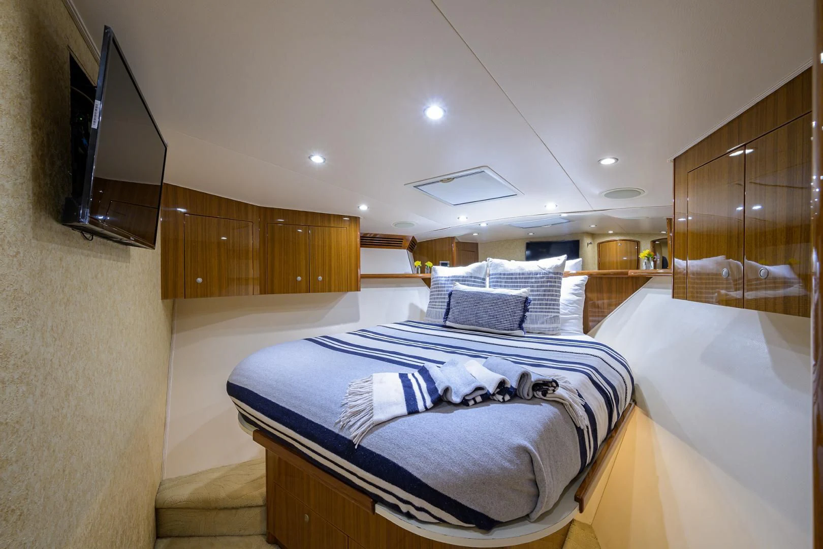 a bedroom with a bed and a television aboard KNOT RACING Yacht for Sale
