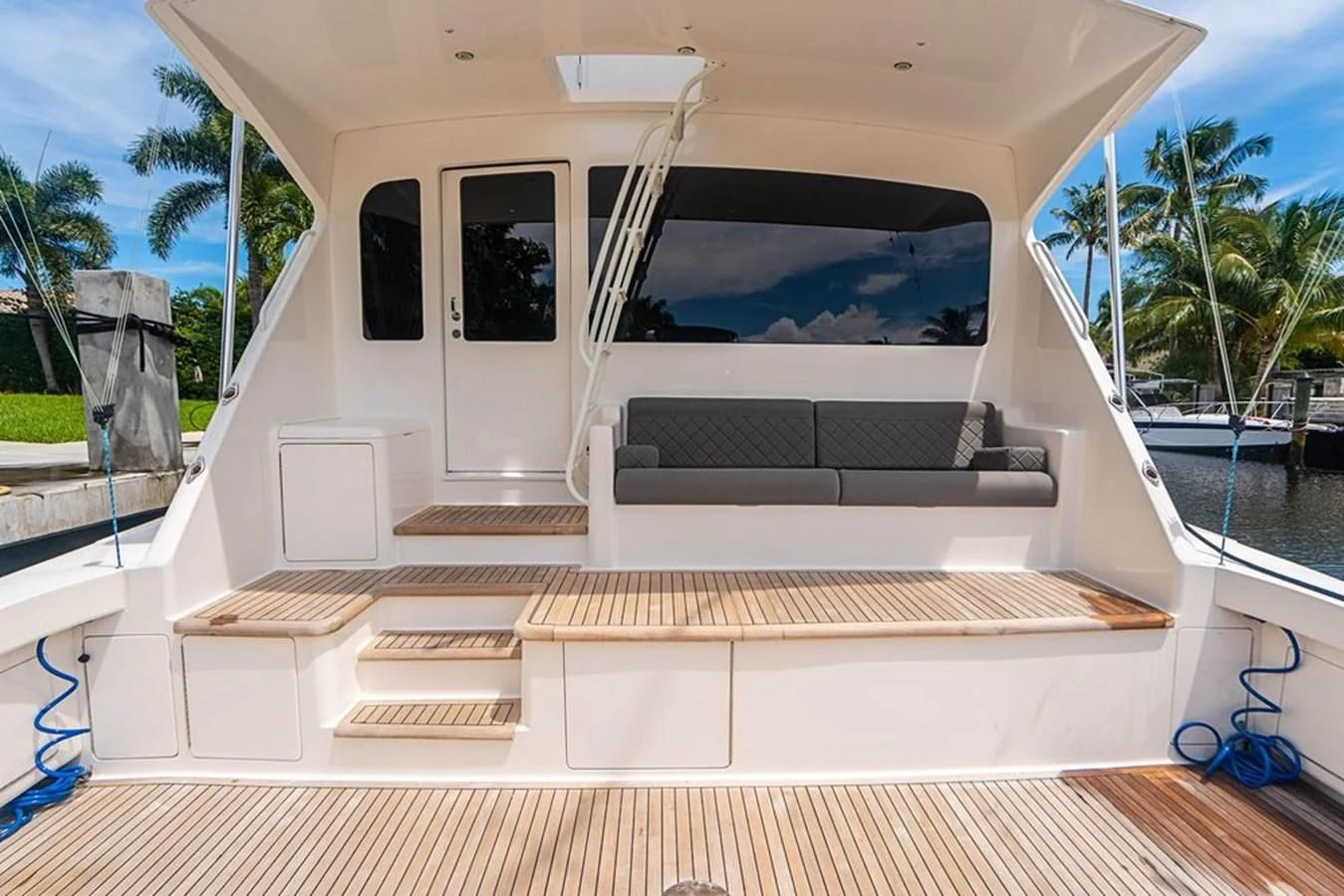 a small white house with a pool aboard KNOT RACING Yacht for Sale