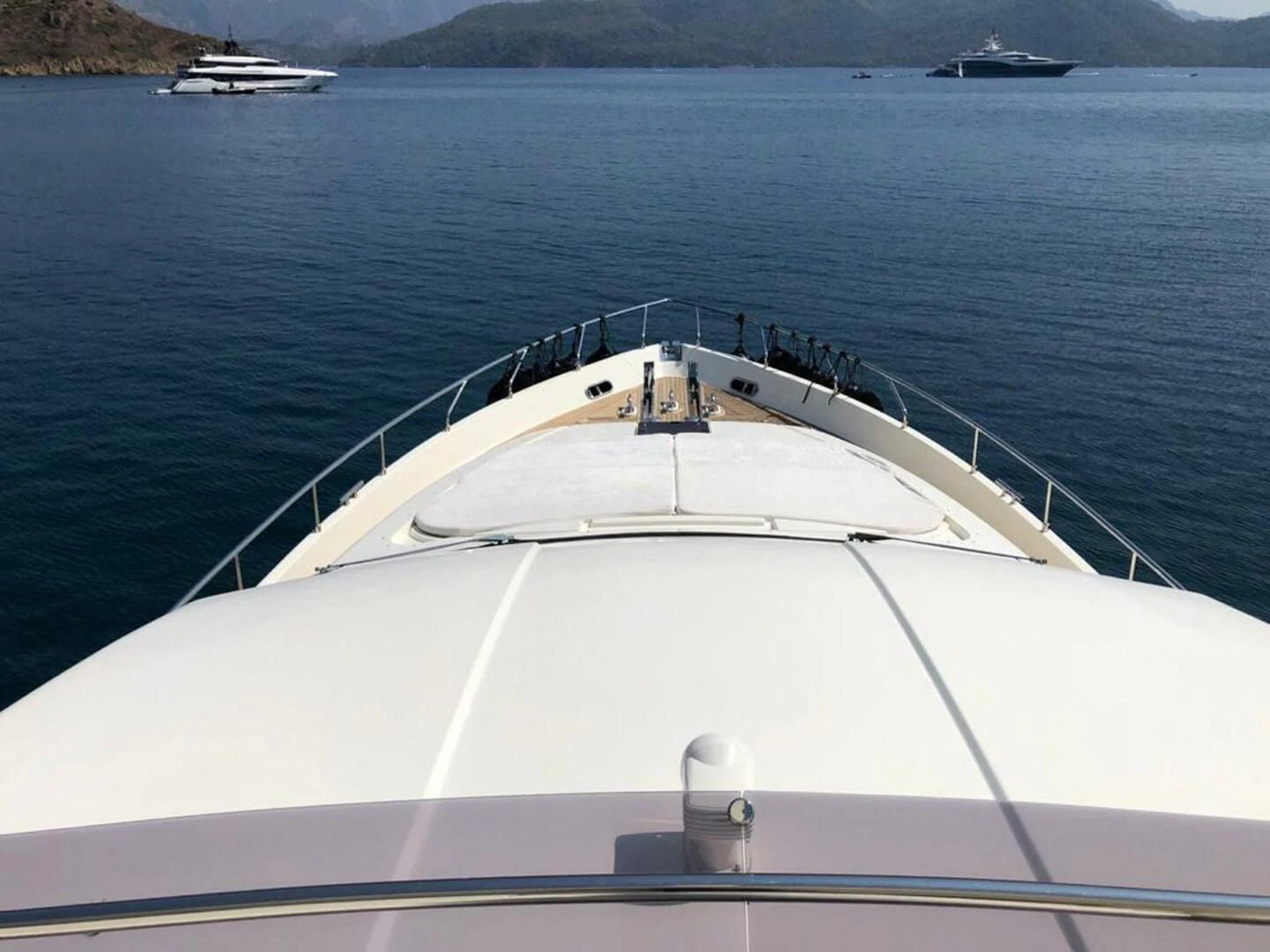 a white boat in the water aboard MAR AZUL Yacht for Sale