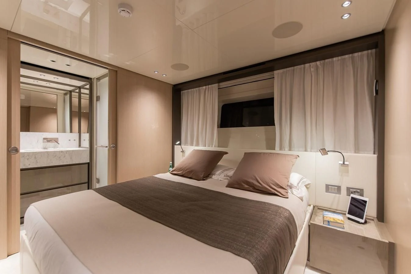 a bed in a hotel room aboard STONE HILLS Yacht for Sale