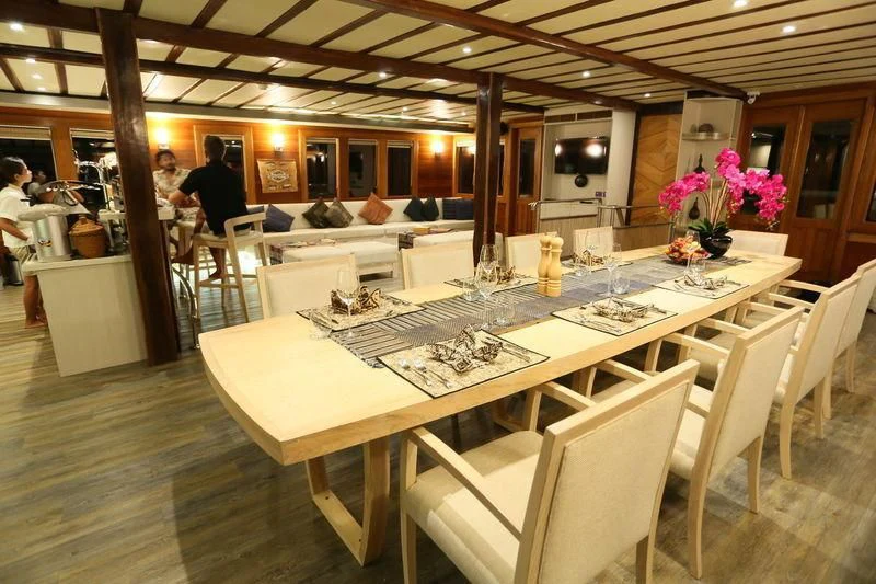 a large dining table in a restaurant aboard LAMIMA Yacht for Sale