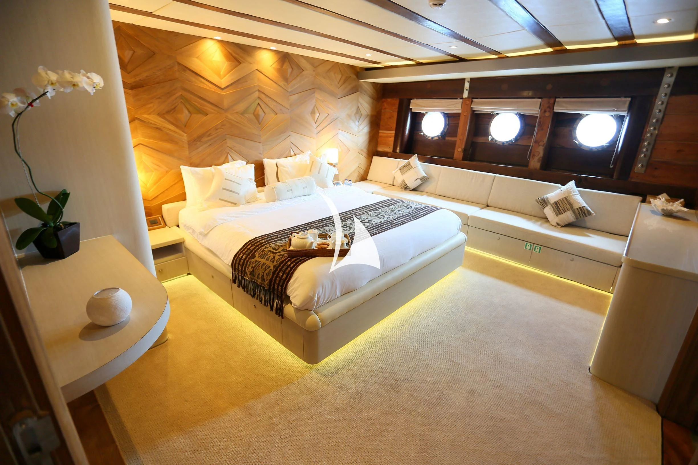 a room with a bed and a table aboard LAMIMA Yacht for Sale
