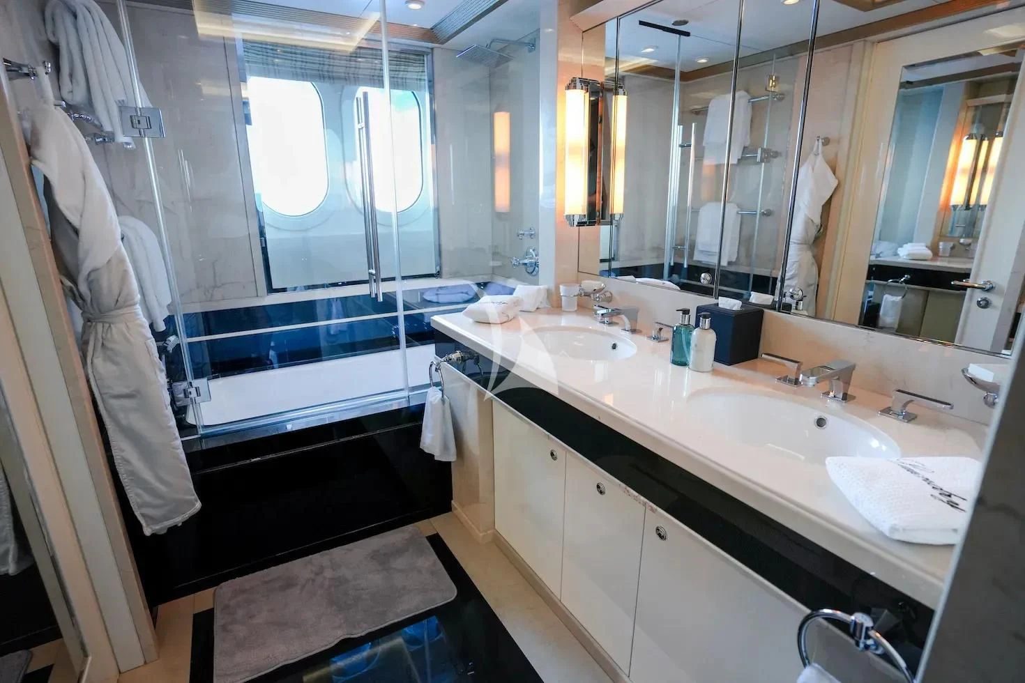 a bathroom with a large tub aboard ALFA G Yacht for Sale