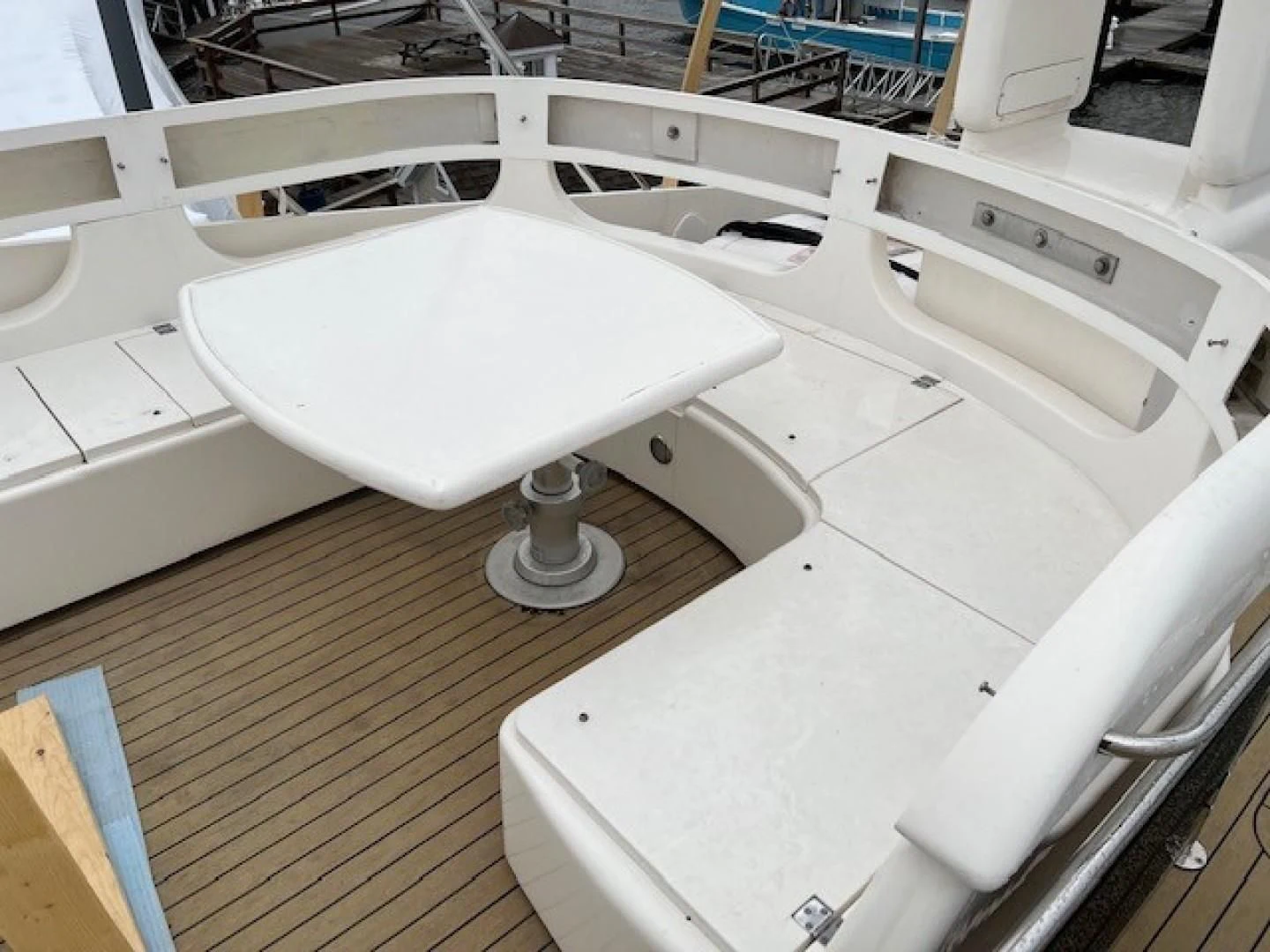 a white bathtub in a room aboard JOIE DU ROI Yacht for Sale