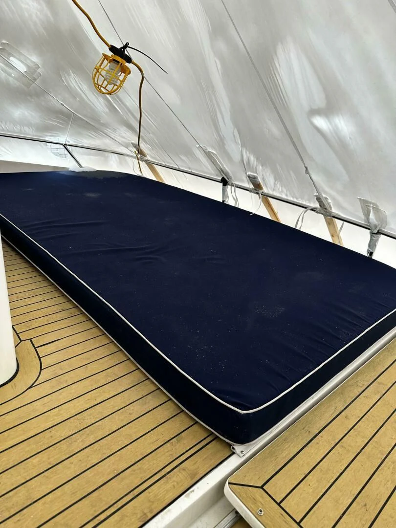 a black and blue umbrella aboard JOIE DU ROI Yacht for Sale