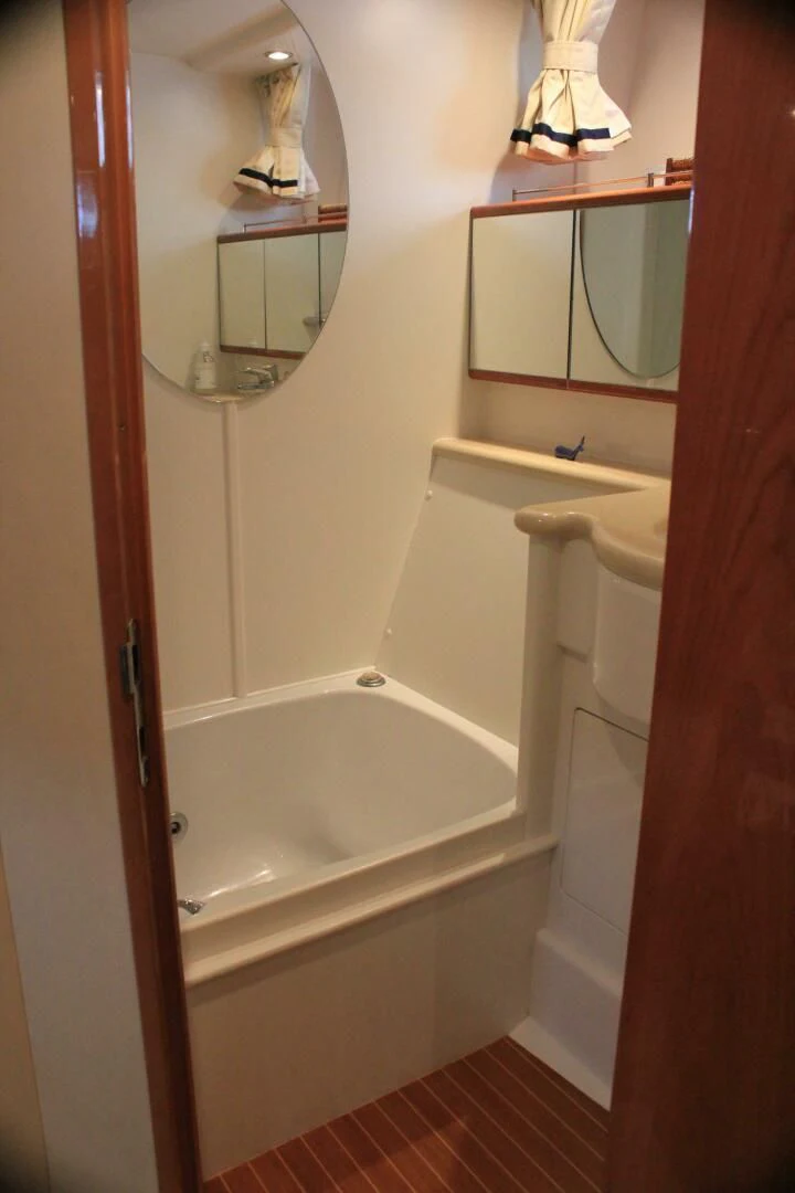 a bathroom with a tub and sink aboard JOIE DU ROI Yacht for Sale