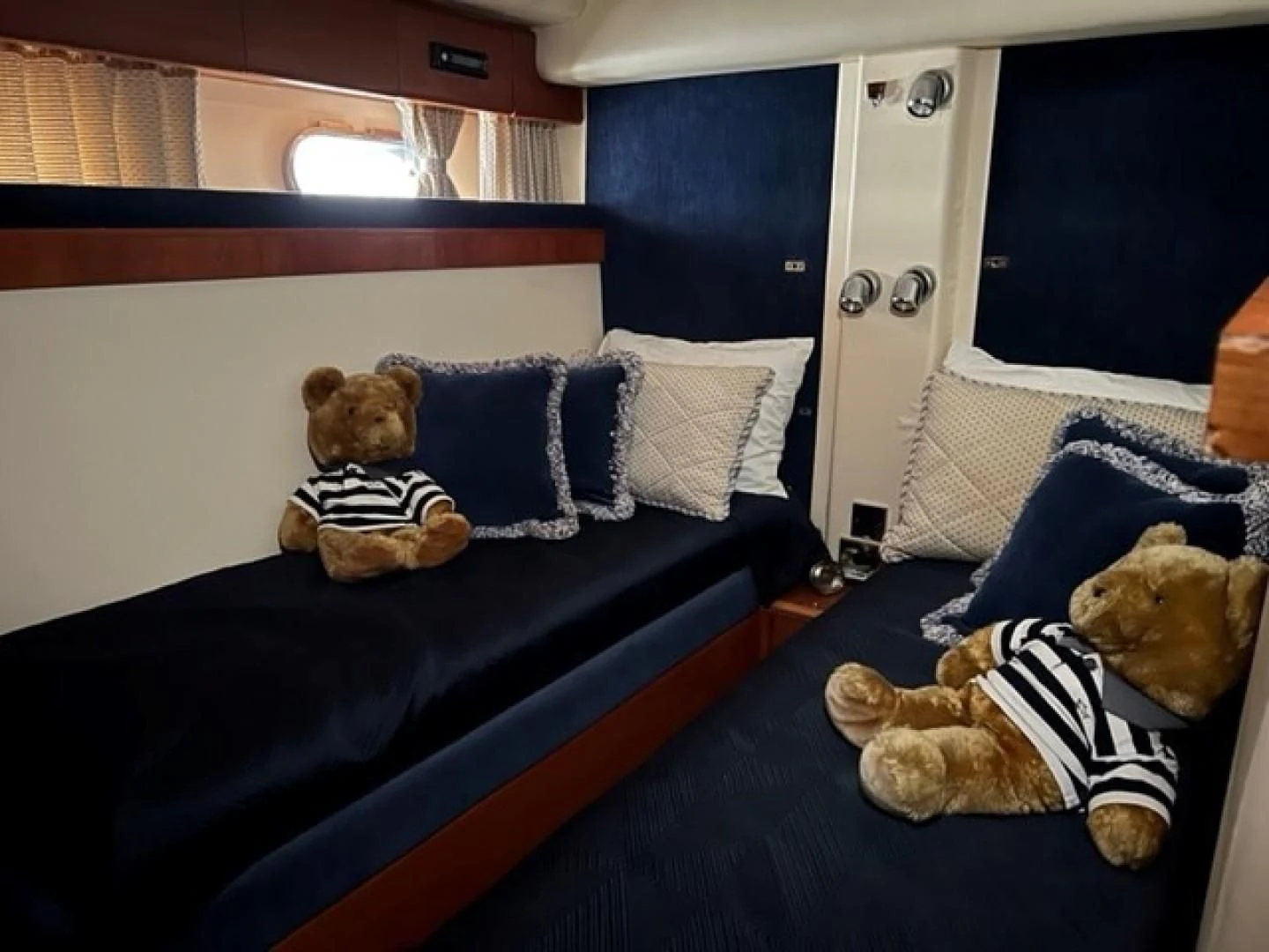 teddy bears on a bed aboard JOIE DU ROI Yacht for Sale